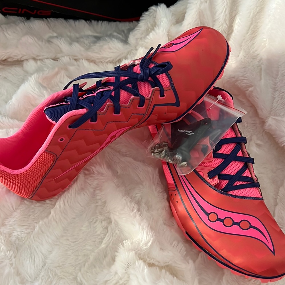 NEW Saucony Racing Spitfire Women's 10.5 US size. Red & pink